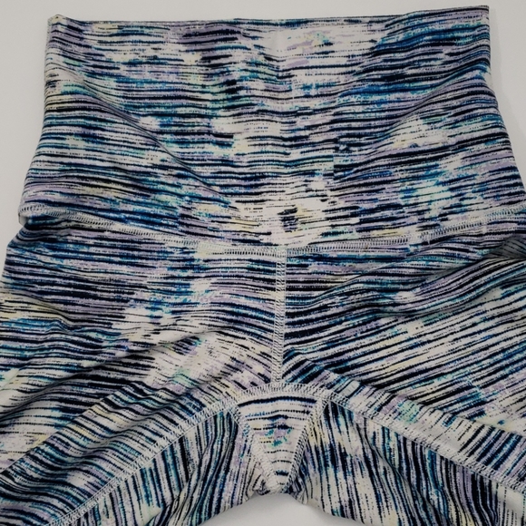 Lululemon Wunder Under Crop, Hi Rise, Size 4 - Picture 5 of 5